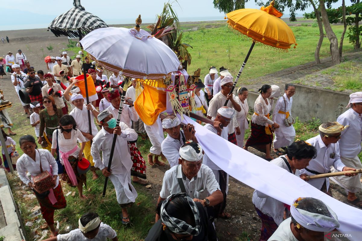 Significance of Melasti Ceremony in Bali: Ritual and Purpose 1000034982.jpg